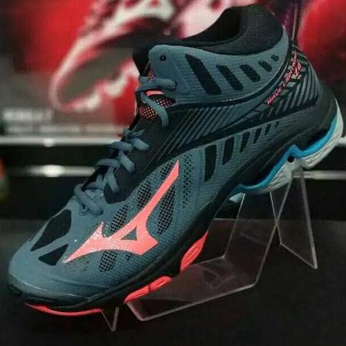 mizuno wave lightning 4