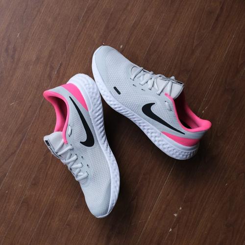 JUAL NIKE REVOLUTION WHITE PINK ORIGINAL BRAND NEW LEGIT di Redsole Toko  Sepatu Original Tokopedia