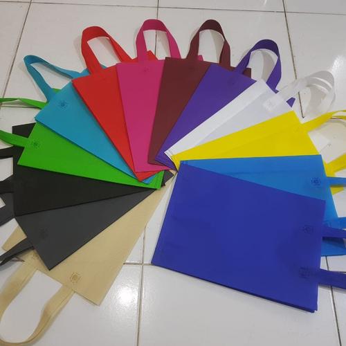 Foto Produk tas spoundbond 30x40x10 polos dari rajanya plastik 88