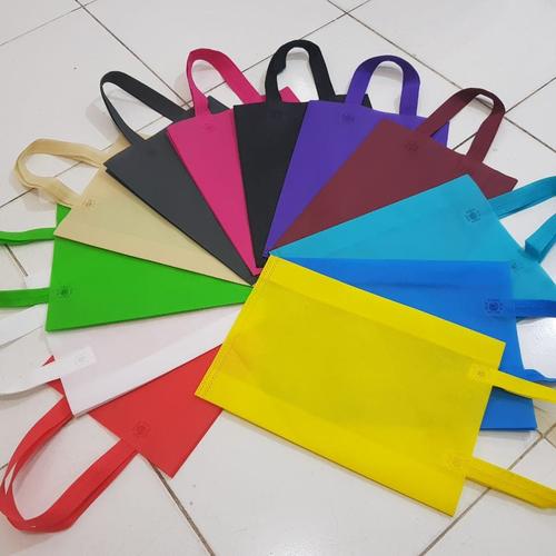 Foto Produk tas spoundbond 25x35x8 polos dari rajanya plastik 88