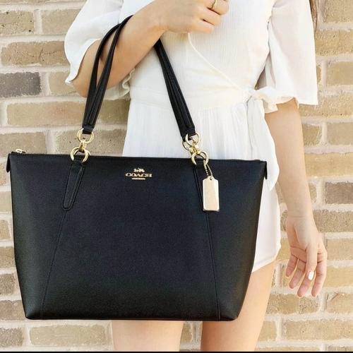 Foto Produk Coach F57526 Ava Tote Black dari ferliarj16