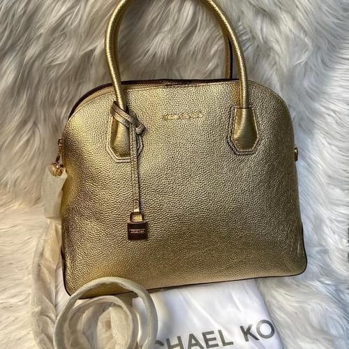 Foto Produk Ready Mk Mercer Pale Gold Large Done Satchel dari ferliarj16