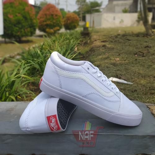 white vans old skools