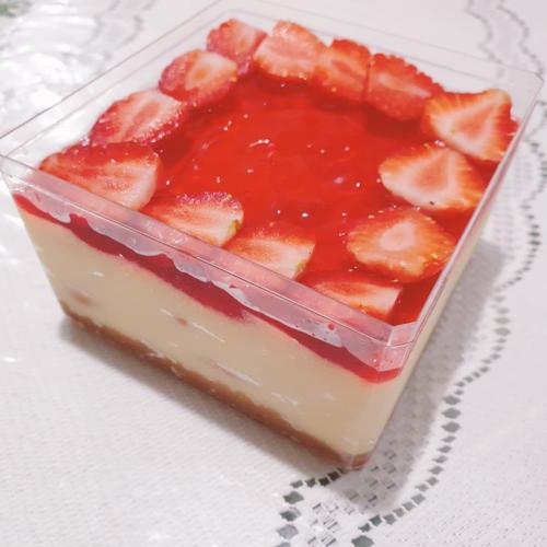 Foto Produk Strawberry Cheesecake - Dessert Box dari Dapoer Eommaqu