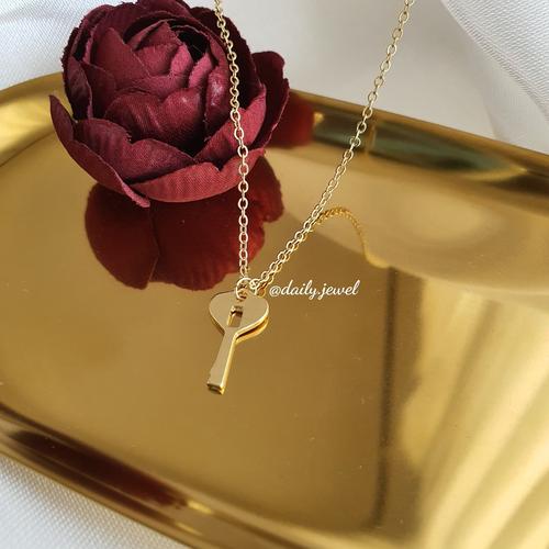 warna emas / Gold Key pendant Necklaces 