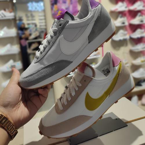 daybreak nike pink