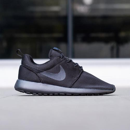 nike roshe run full black original