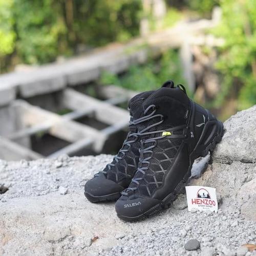 hiking trainer boots