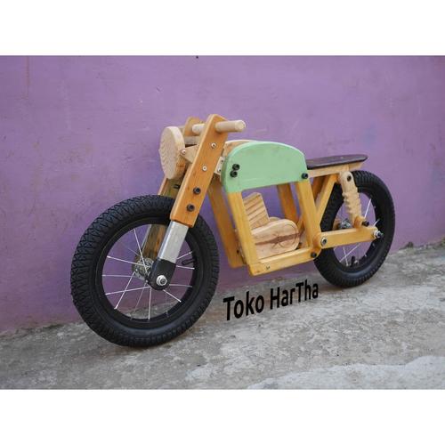 Balance store bike kayu