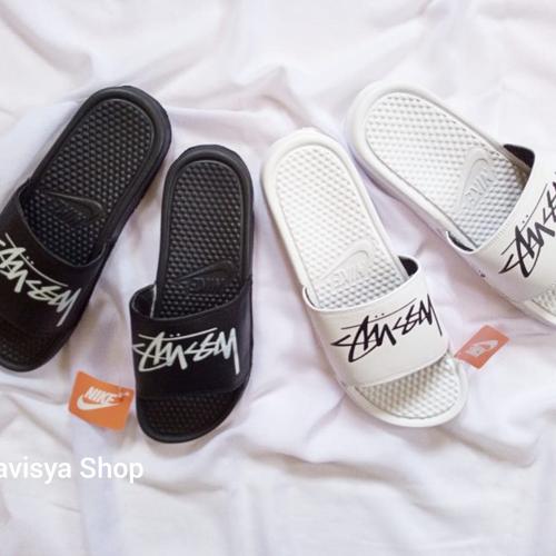 Foto Produk Sandal Slop Nike Benassi - X Stussy - Hitam, 39 dari Altavisyashop