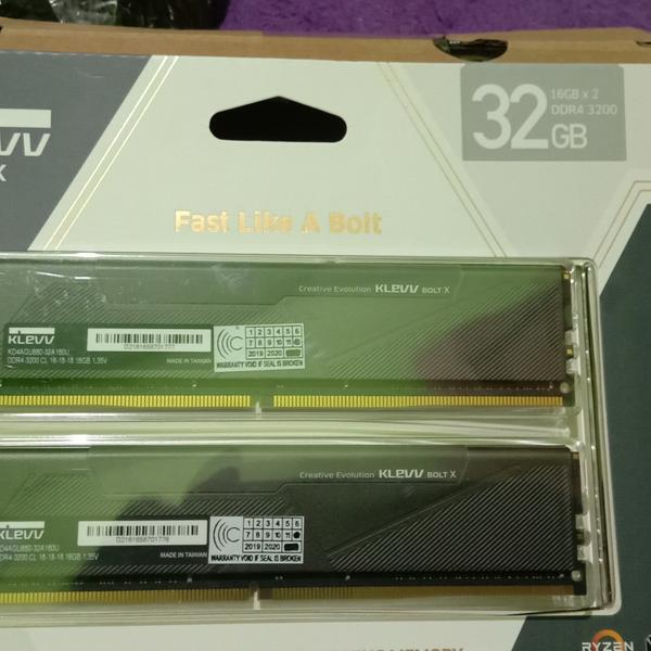 KLEVV BOLT X DDR4 3200 32GB PC4-25600　@ DRAM_KD4AGU880-32A160U_P1.jpg