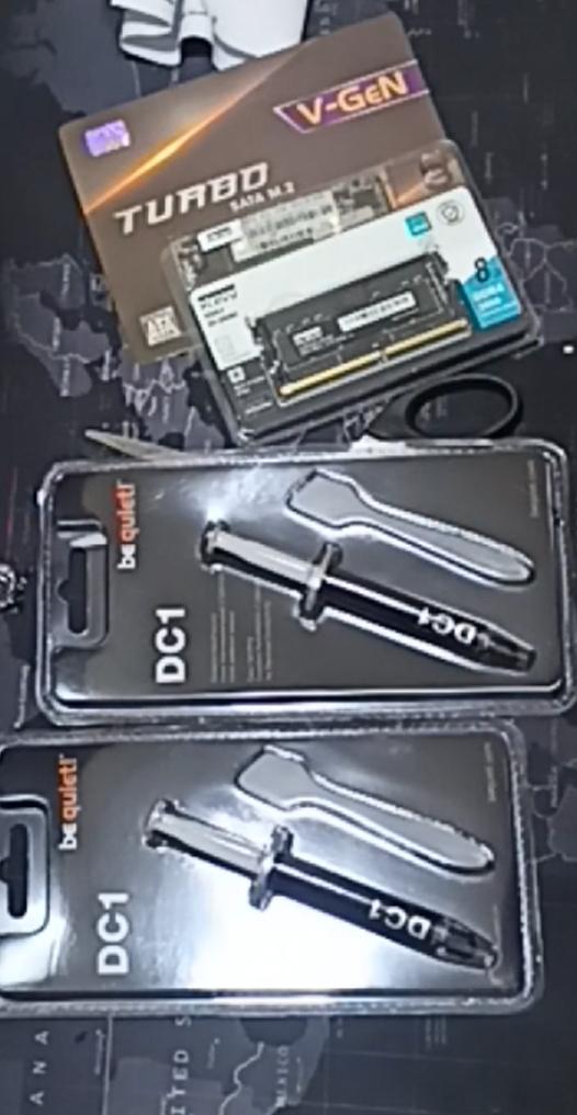 Porno: Transaeroda bir kishi kiyingan.