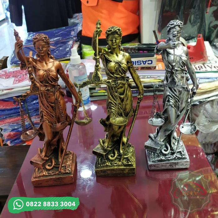 Gambar Patung Dewi Keadilan Ukuran 30 cm dari POETRA ADVERTISING undefined Tokopedia