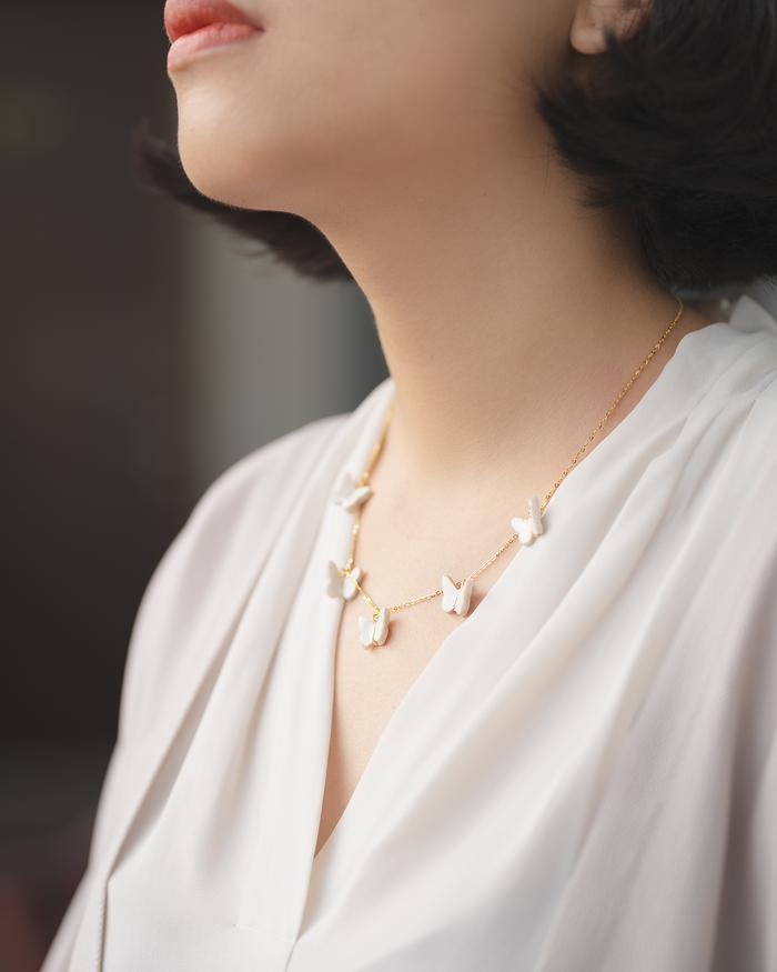 Gambar Butterfly Necklace 925 Sterling Silver Gold Plated - White Pearl dari Kavas Jewels undefined Tokopedia