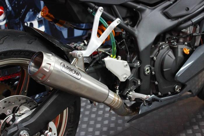 Gambar Knalpot Kawasaki ZX25R Arrow Pro-Race Titanium dari Candi Motor undefined Tokopedia