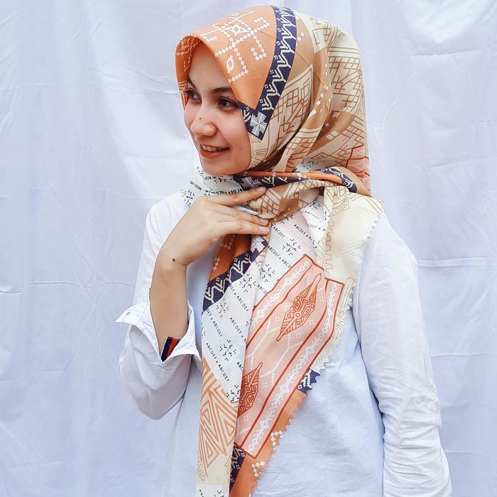 Gambar hijab voal motif segi empat lasercut / jilbab voal / jilbab printing dari Quinna Scarves undefined Tokopedia