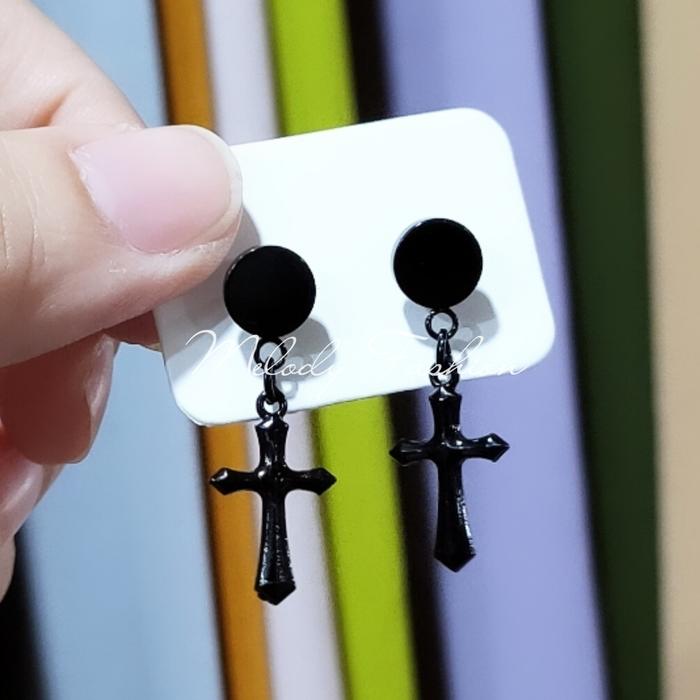 Gambar ANTING SALIB PREMIUM MFS SILVER BLACK TUSUK LUBANG TELINGA PRIA WANITA - Model 1 dari CalaSafiya undefined Tokopedia
