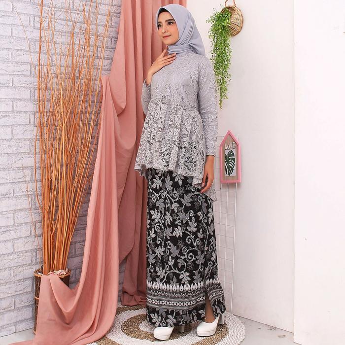 Gambar Stelan Kebaya Kondangan brokat + Rok Batik Pesta brukat remaja modern - Abu-abu, S dari Butik Berkah Online Shop undefined Tokopedia