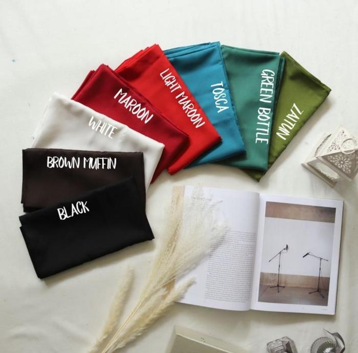 Gambar Hijab Kerudung Bella Square Jilbab Segi Empat Polos Nyaman Murah - White dari Roza Fashion undefined Tokopedia