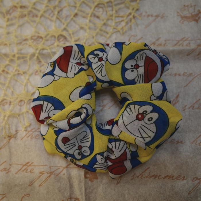 Gambar Handmade Doraemon Scrunchies - Kuning dari Happy Snaps undefined Tokopedia