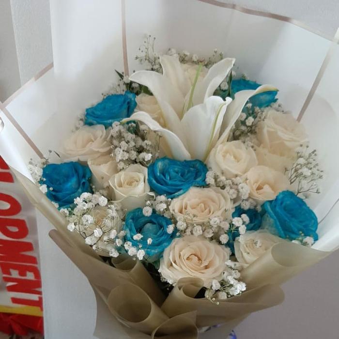 Gambar bucket bunga asli ,bunga wisuda,hadiah ultah dari Nayra florist undefined Tokopedia
