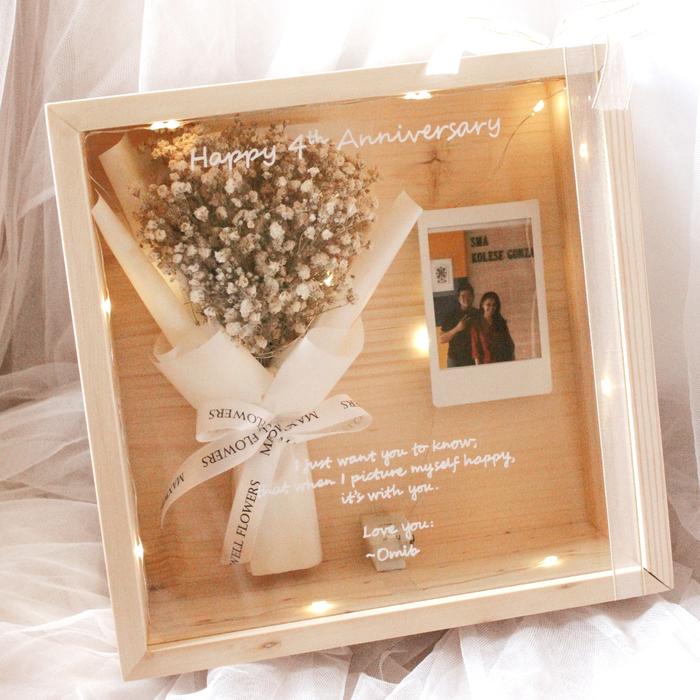 Gambar Dried flower frame import - 3D wood box with lamp Kaca Kado kotak kayu lampu acrylic foto dari Maxwell Flowers undefined Tokopedia