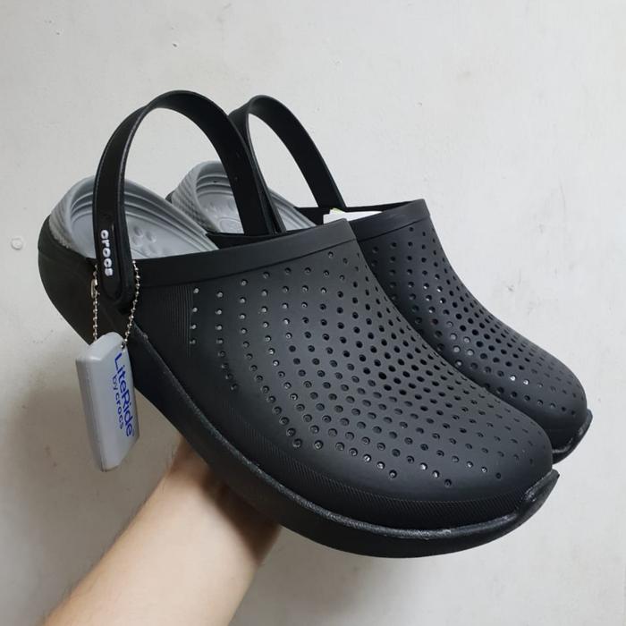 Gambar Sandal Crocs / Croc LiteRide Graphic Clog Terbaru - Hitam Abu, 43 dari Classy Footwear ID undefined Tokopedia
