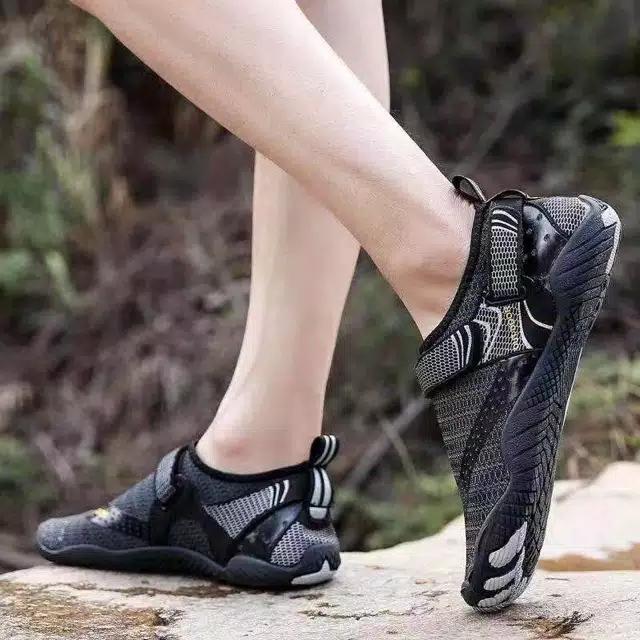 Gambar Sepatu Outdoor Unisex JS3 • Pantai/Surfing/Diving/Gunung/Hiking - Black, 41 dari SAV&#39;store undefined Tokopedia