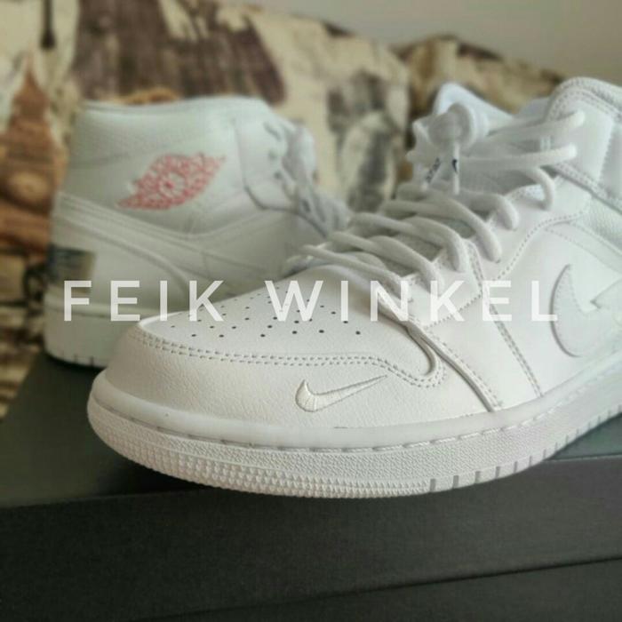 air jordan 1 mid se swoosh on tour
