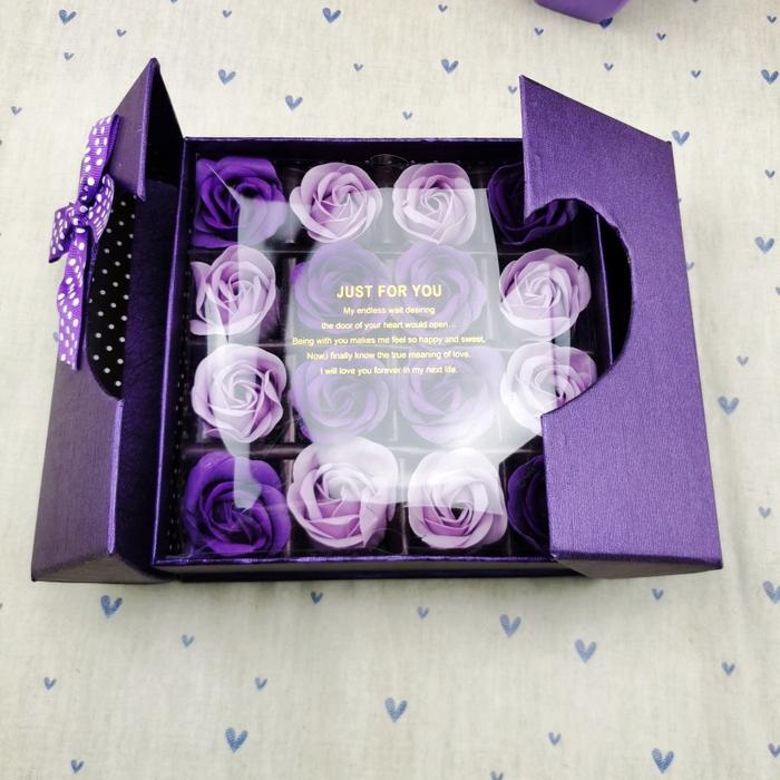 Gambar Bunga Mawar Sabun isi 16pc Kotak Premium Love, Kado Anniversary,Wisuda - Ungu dari ROZENZEEP undefined Tokopedia