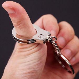 Gambar Gantungan kunci / keychain / Automotive / unik / Finger Cuff Borgol dari theoncantra undefined Tokopedia