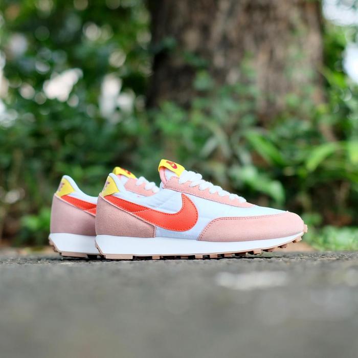 Jual Sepatu Nike Women's Daybreak Coral Stardust/Team Orange-Summit White -  white Orange, 36 - Jakarta Selatan - zildansneakers | Tokopedia