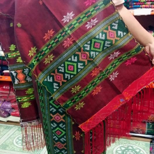 Gambar Sarung sadum siantar - Maroon dari Mutiara Ulos undefined Tokopedia