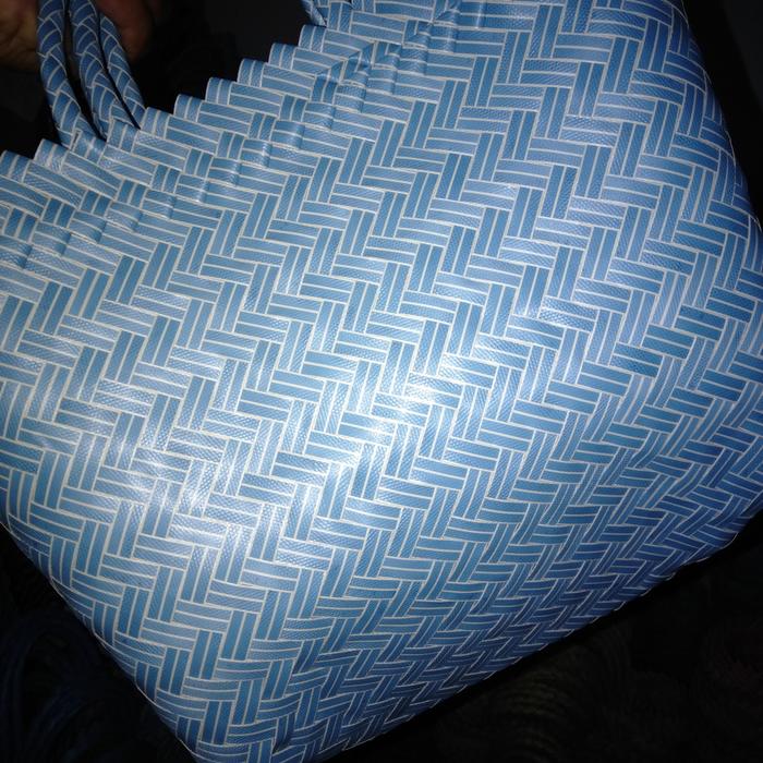 Gambar tas anyaman polos sedang | tas anyaman plastik - Biru dari Beebeeonlineshop undefined Tokopedia