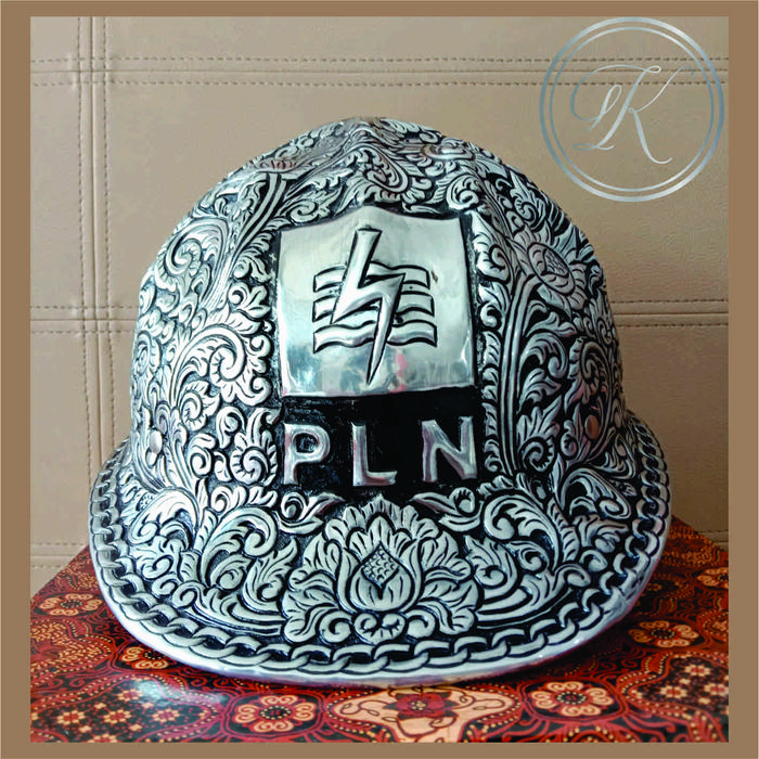 Gambar Souvenir Custom Helm ukir alumunium Proyek Kotagede Jogja PT.PLN dari toko perak kotagede silver undefined Tokopedia