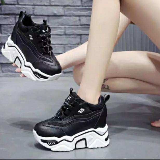 Gambar Sepatu Sneakers Wanita KOREAN STYLE sepatu booth *Harga PROMO* - Hitam, 38 dari Adelia Wijaya Kusuma undefined Tokopedia