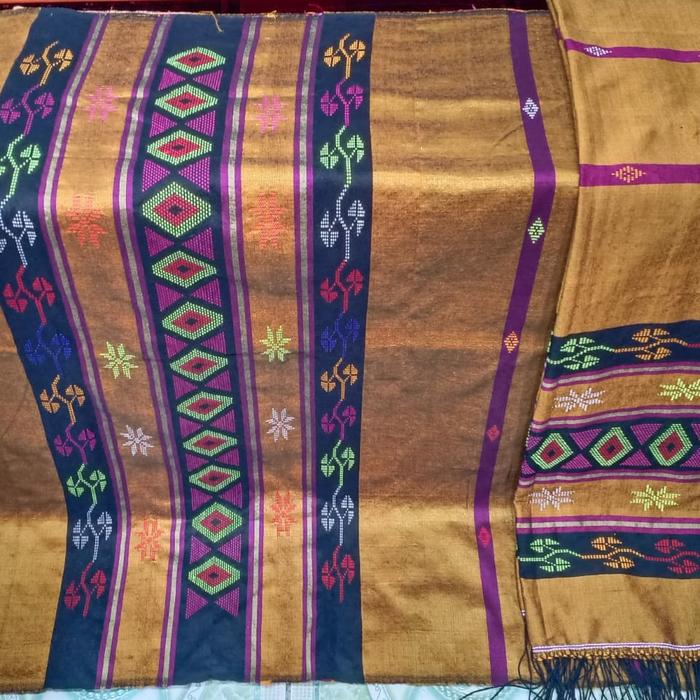 Gambar Songket Layang-layang Tenun Tangan Asli - Gold dari Mutiara Ulos undefined Tokopedia