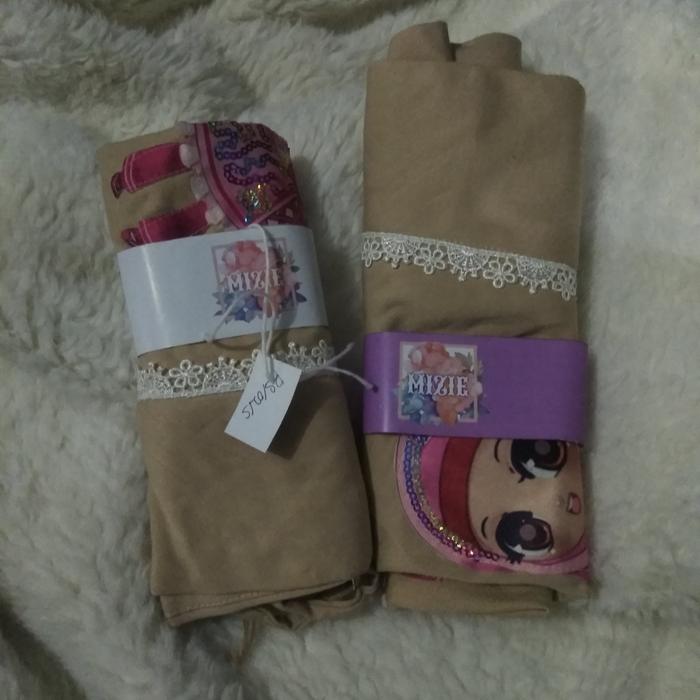 Gambar hijab / jilbab anak instan segi tiga mizie rayon LOL grosir - krem, S dari MiZie undefined Tokopedia