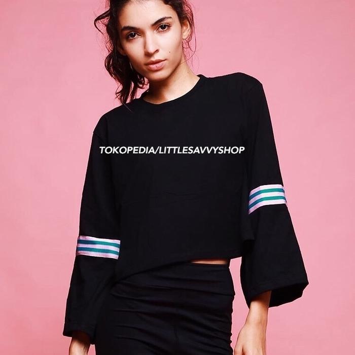 Gambar OVERSIZED CROPPED TOP WIDE SLEEVES ATASAN CROP GYM OUTFIT dari Little Savvy Shop undefined Tokopedia
