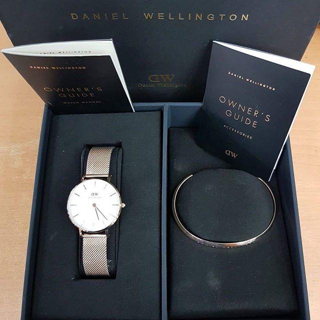 Jam Tangan DW Gift Set Ori (Jam + Cuff 