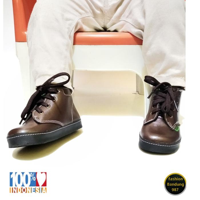 Gambar Sepatu boots anak terbaru model tali sepatu anak balita model keren - Cokelat, 21 dari Fashion Bandung 987 undefined Tokopedia