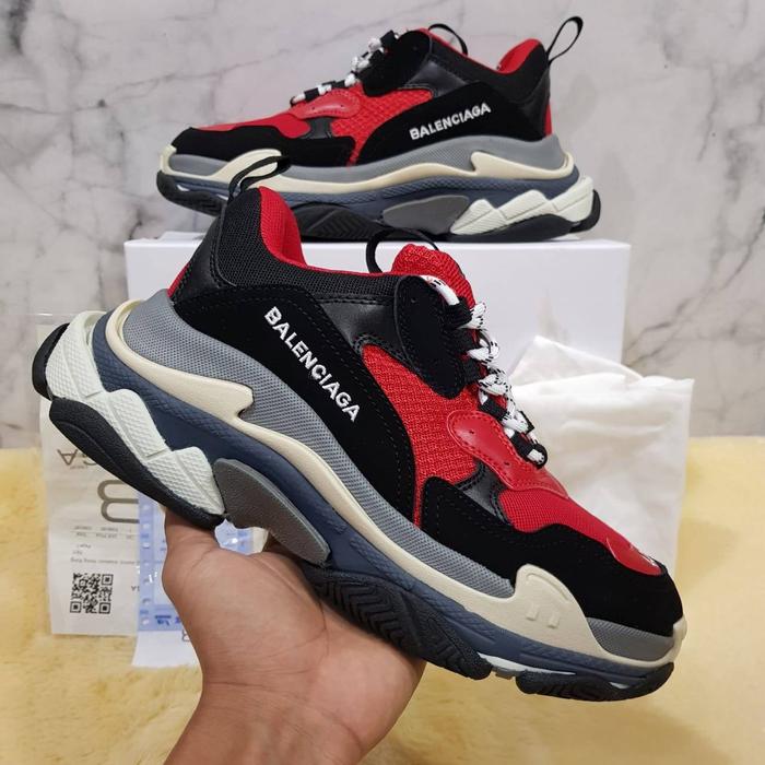 harga balenciaga triple s black