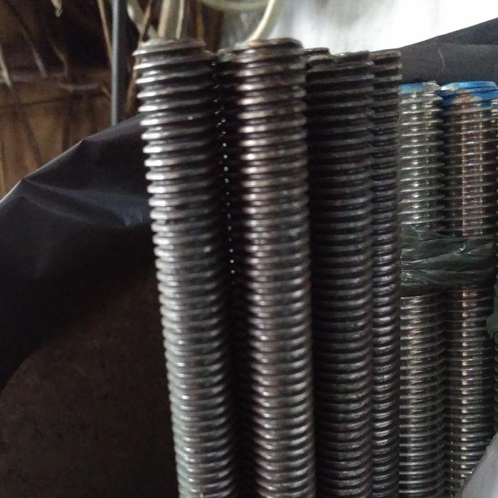 Gambar AS DRAT BESI Hitam m10 X 1M STUD BOLT 1 METER Long Drat Asdrat 10mm dari SLFastindo undefined Tokopedia