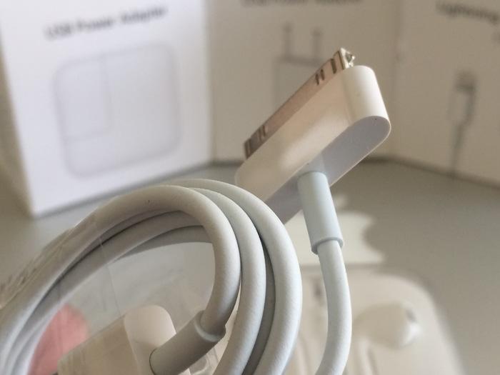 Gambar KABEL DATA CHARGER IPHONE4 IPAD3 IPAD2 ORIGINAL APPLE IPHONE 4 4S IPAD dari KINGBAG OFFICIAL STORE undefined Tokopedia