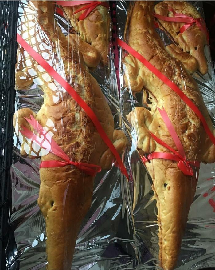 Gambar Roti Buaya 1 meter (isi Coklat + Strawbery) 2 pasang dari Herni Bakery undefined Tokopedia