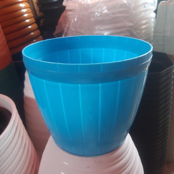 Gambar pot gentong 27 - Biru Muda dari raziq pot undefined Tokopedia