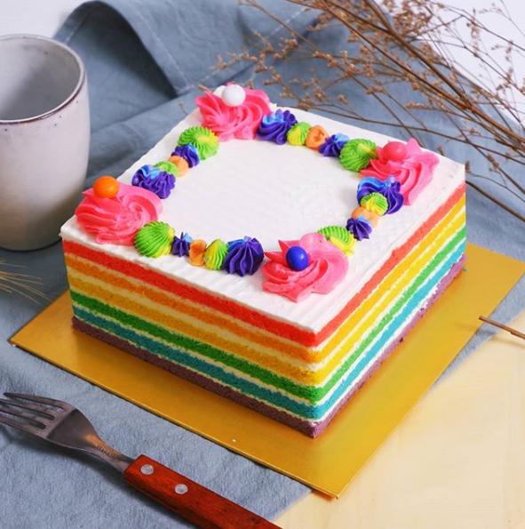 Gambar Kue Ulang Tahun Ultah - Rainbow Cake Cream Pink - Free Kartu Ucapan dari Doux Delices undefined Tokopedia