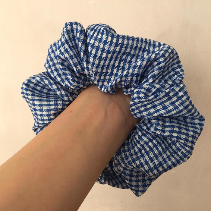 Gambar Scrunchie Plaid ikat rambut korea anti pusing motif kotak kecil/VSCO - navy dari Trend Flower undefined Tokopedia