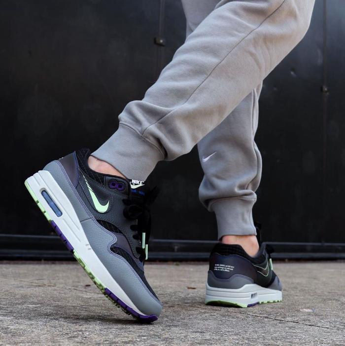 air max 1 future swoosh on feet