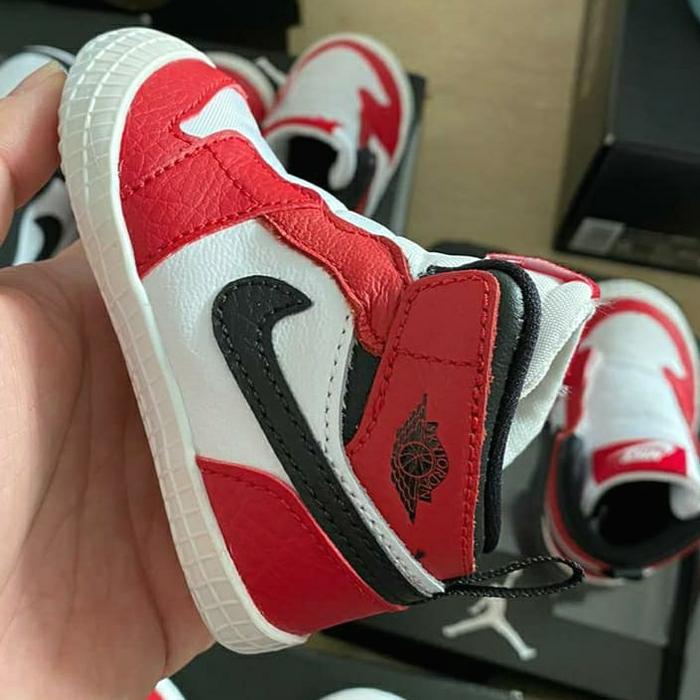 レア　NIKE JORDAN1 crib bootie chicago 7cm 楽天市場】NIKE ナイキ AIR JORDAN 1 CRIB BOOTIE 'CHICAGO LOST